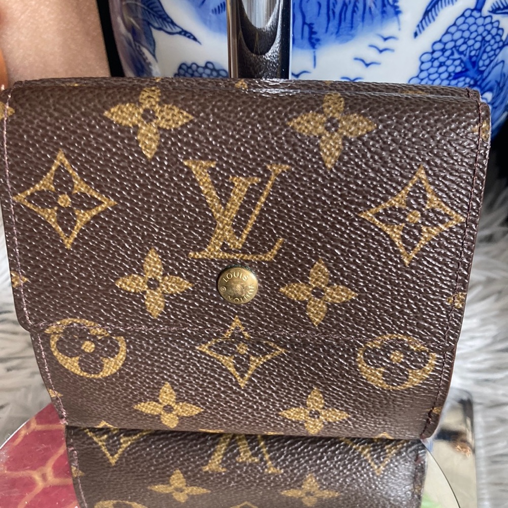 Louis vuitton bifold wallet preowned condition